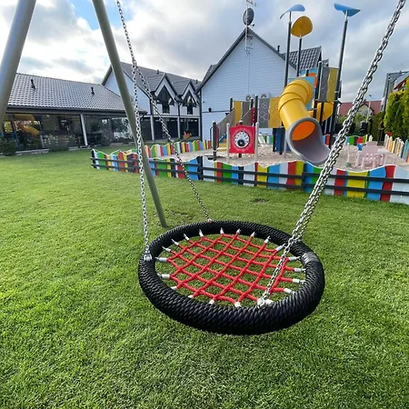 Amelia 우스트 노리 모르스키